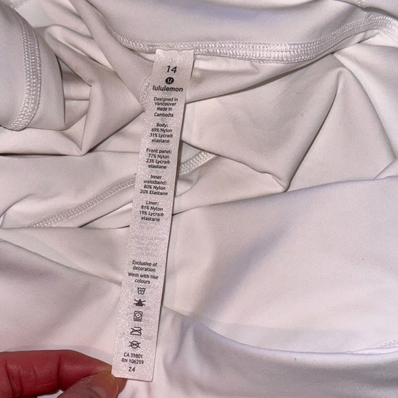 White lululemon leggings with pockets - Picture 4 of 10